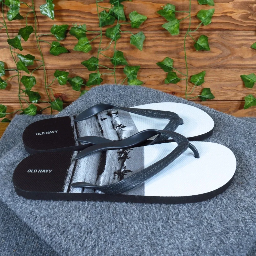 Old Navy Graphic Men‎ Flip Flops Size 12-13 Beach Pool Sandals Black White Surf
